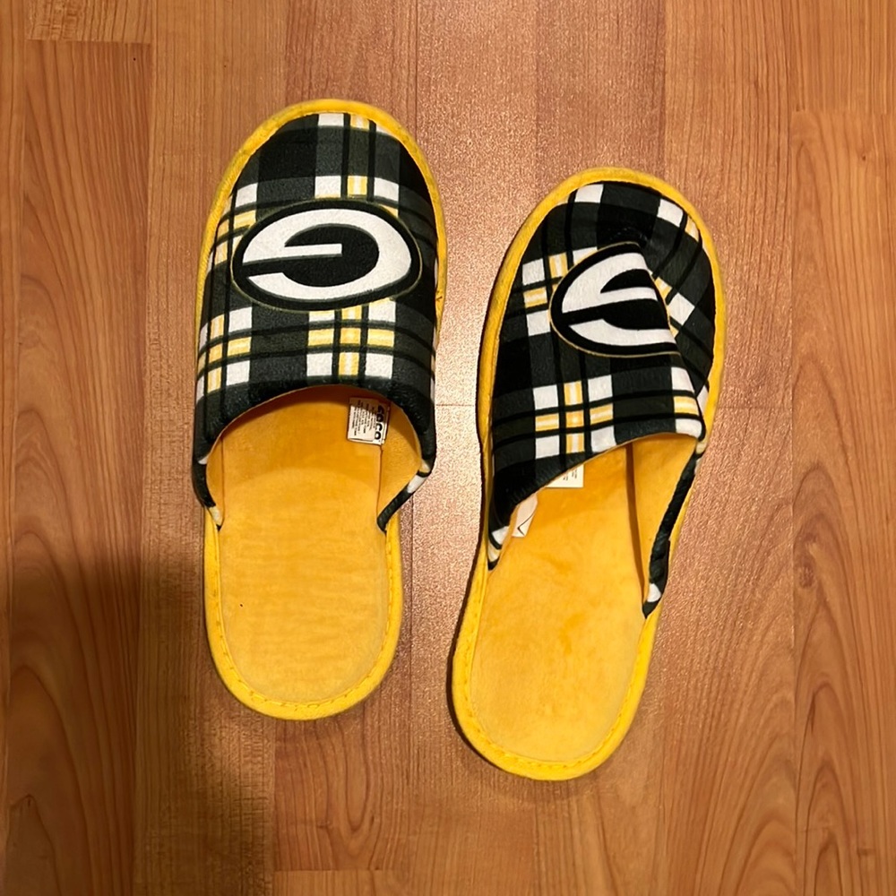 NWOT Mens Green Bay Packers Slippers